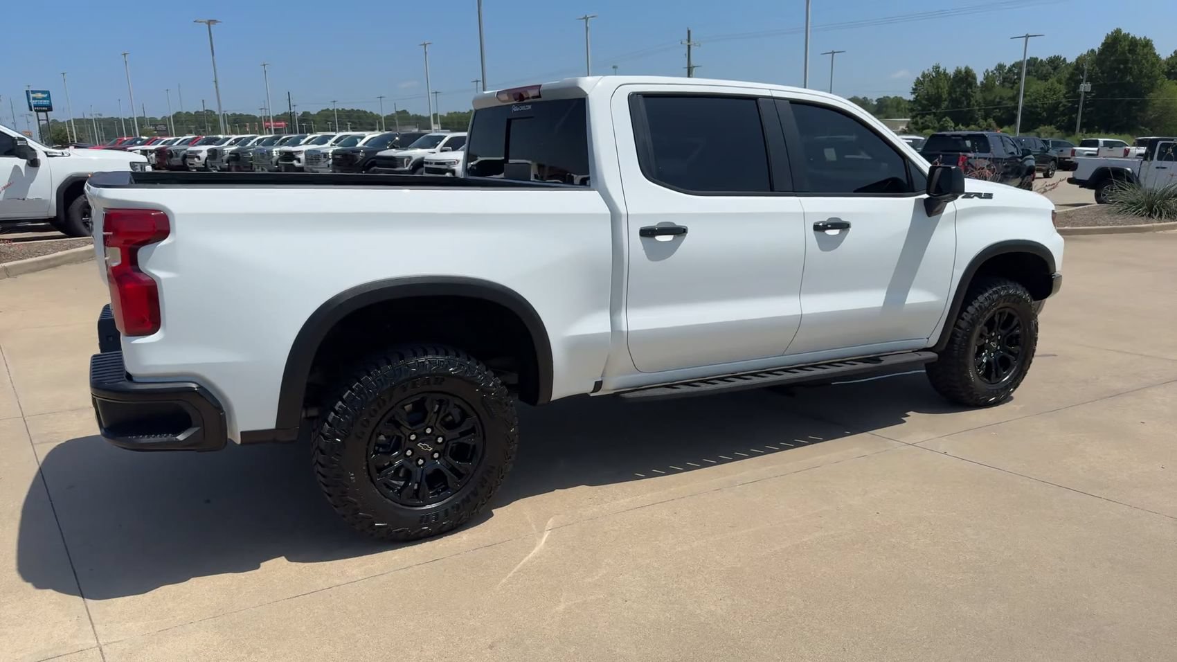 Used 2026 Chevrolet Silverado 1500 ZR2 AWD/4WD image 9
