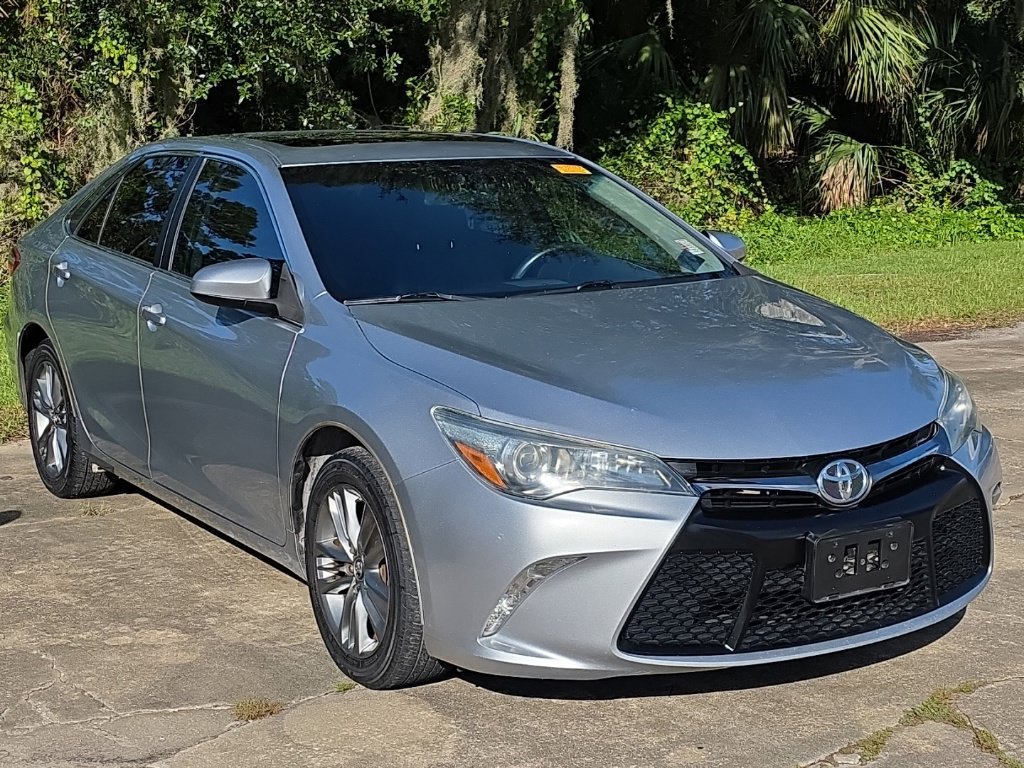 Used 2015 Toyota Camry SE w/ Moonroof Package FWD image 6