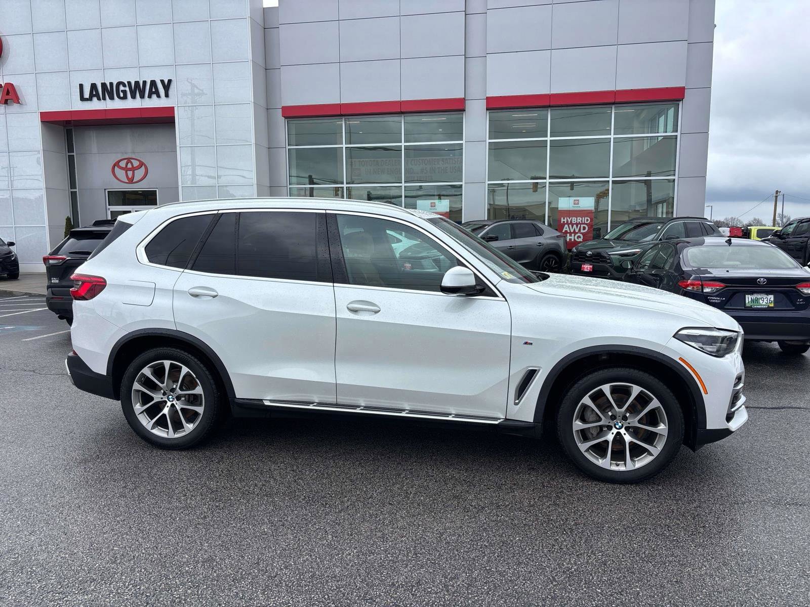 Used 2019 BMW X5 xDrive40i w/ Convenience Package AWD/4WD image 2