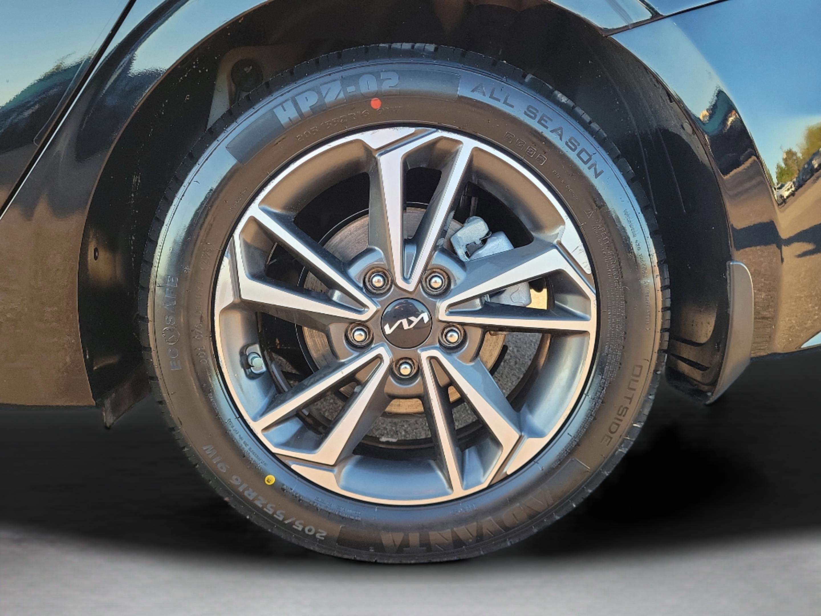 Used 2023 Kia Forte LXS image 5