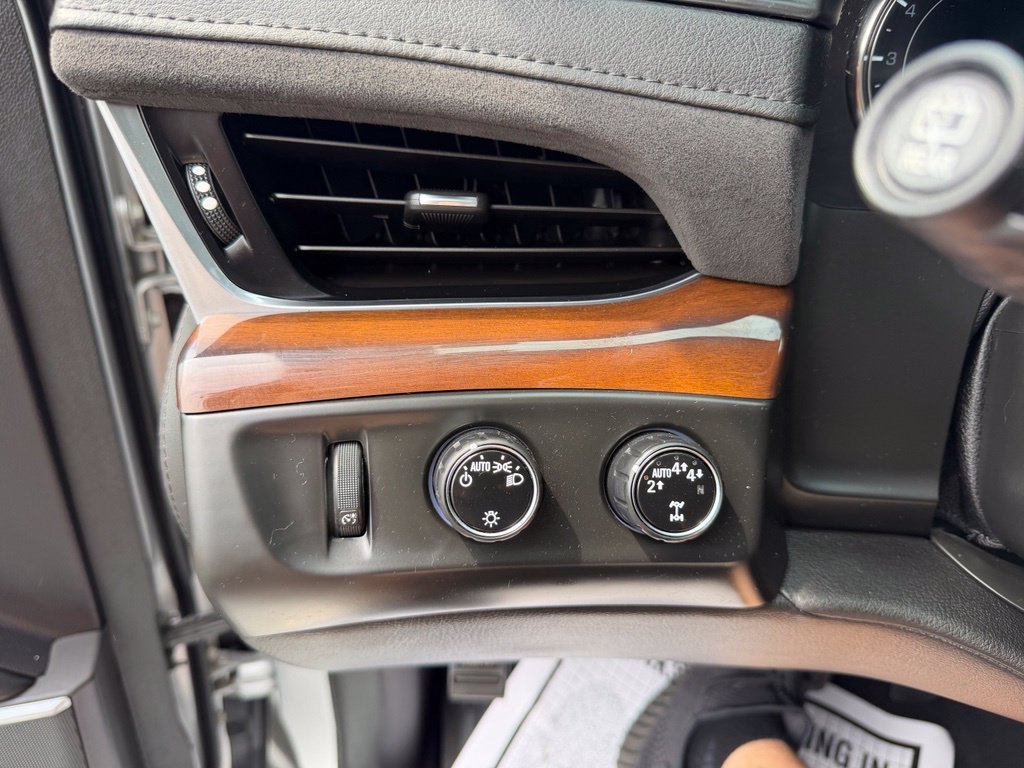 Used 2020 Cadillac Escalade Luxury AWD/4WD image 13