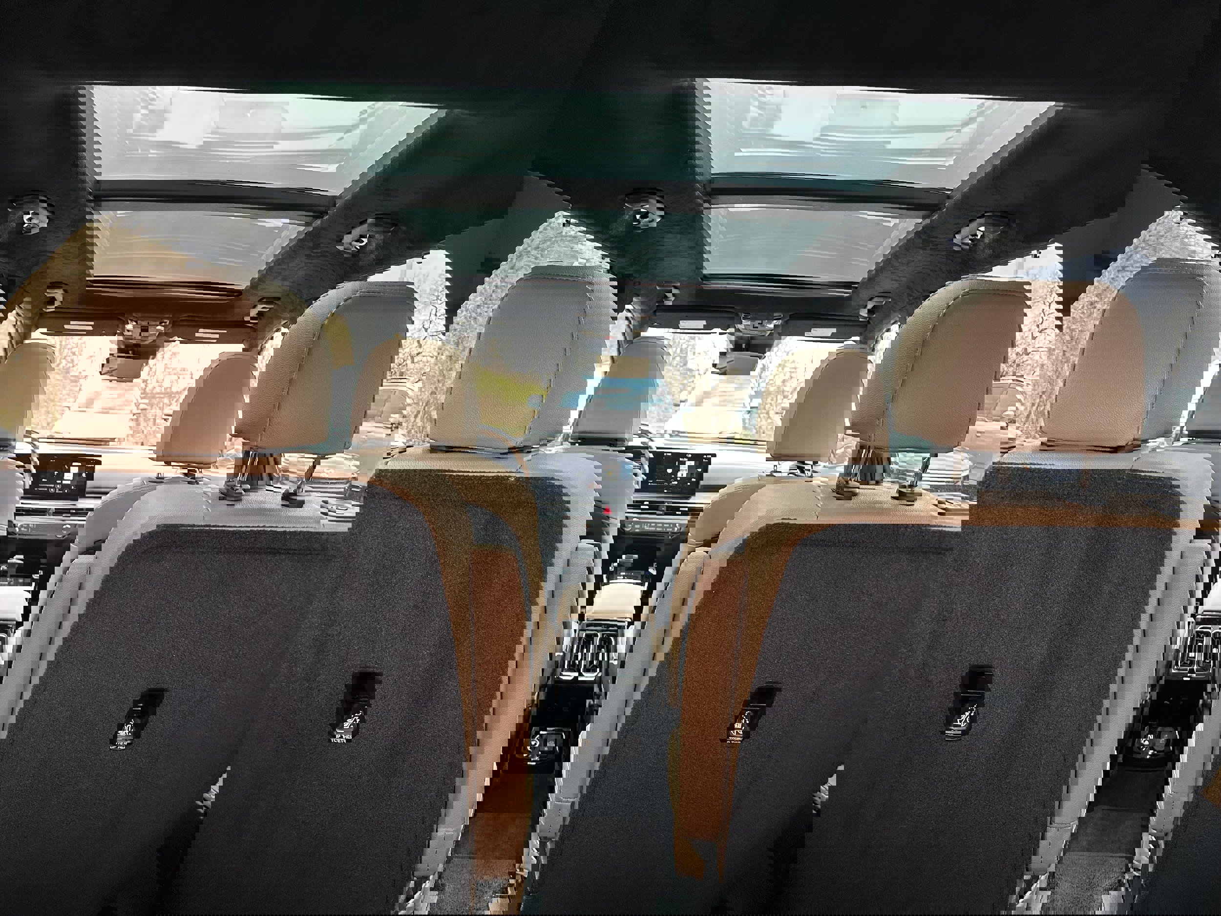 Used 2025 Kia Sorento SX Prestige w/ Olive Brown Leather Package image 12