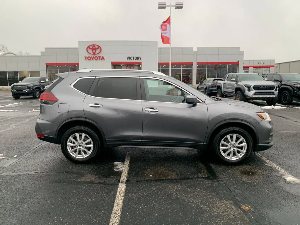 Used 2018 Nissan Rogue SV image 6