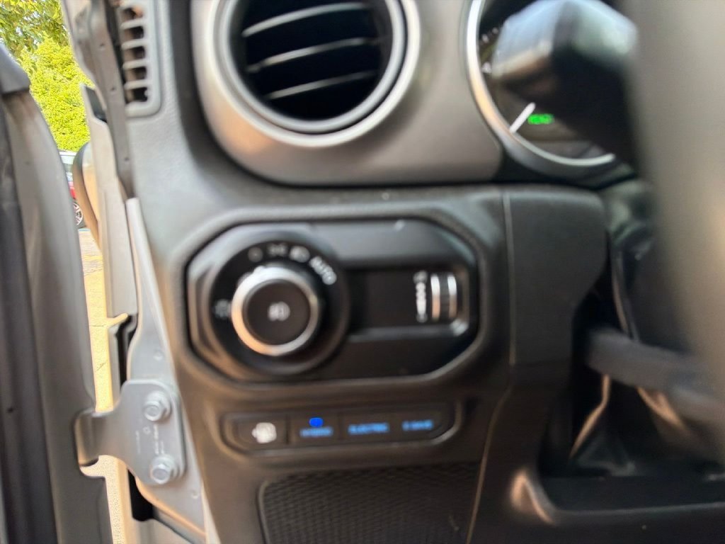 Used 2023 Jeep Wrangler Unlimited AWD/4WD image 17