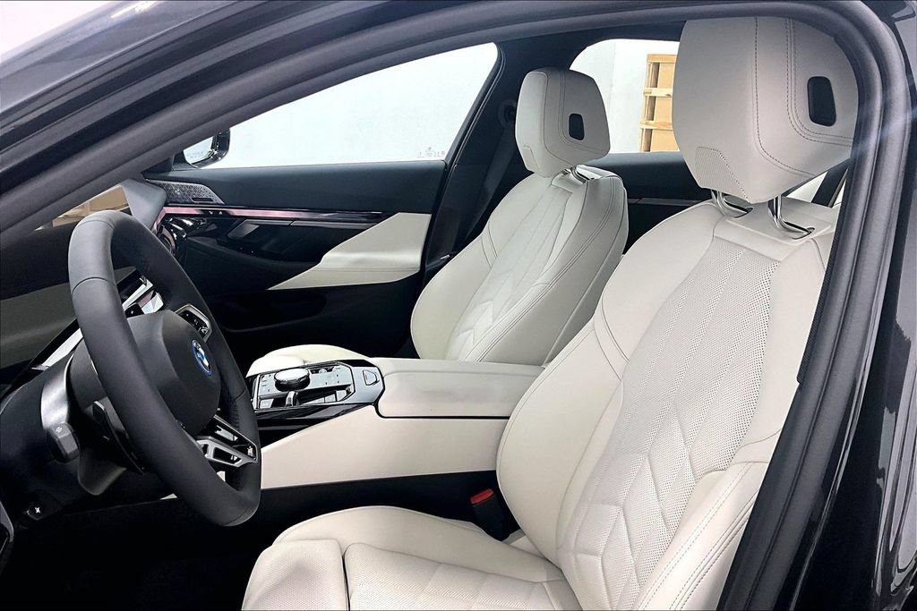 New 2026 BMW 550e xDrive AWD/4WD image 25