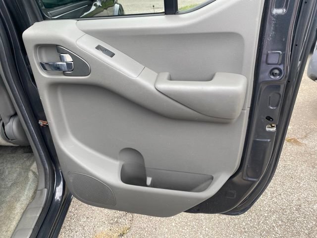 Used 2012 Nissan Frontier SV AWD/4WD image 23