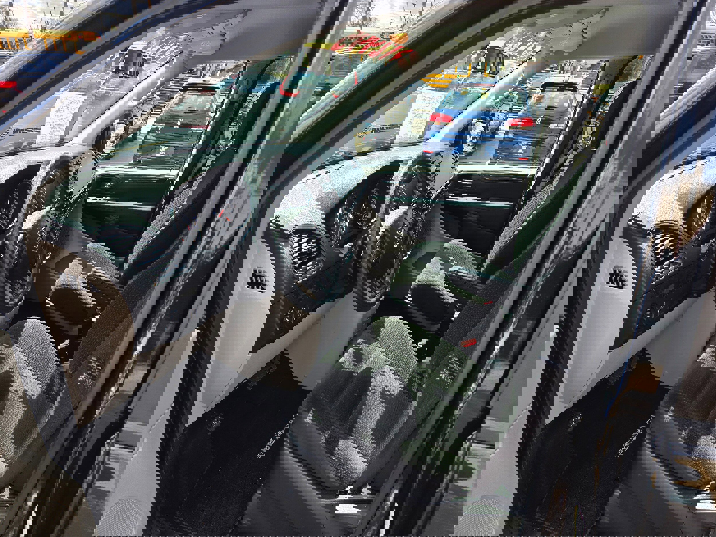 Used 2017 Dodge Grand Caravan SE image 4