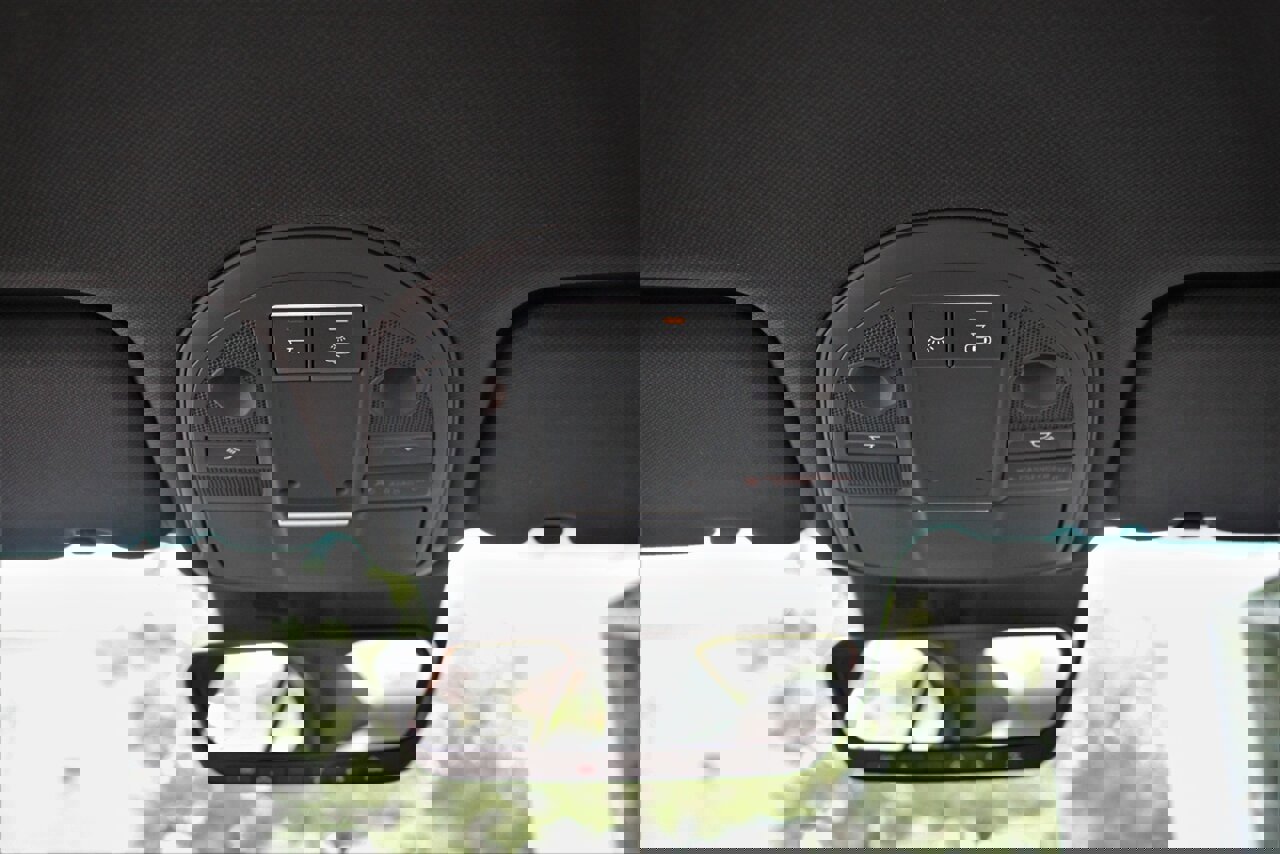 Used 2022 Genesis G70 2.0T RWD image 36