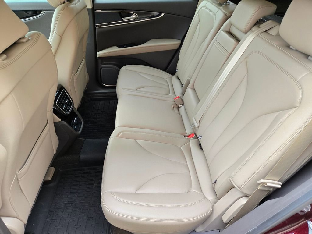 Used 2023 Lincoln Nautilus FWD w/ Premium Package image 7