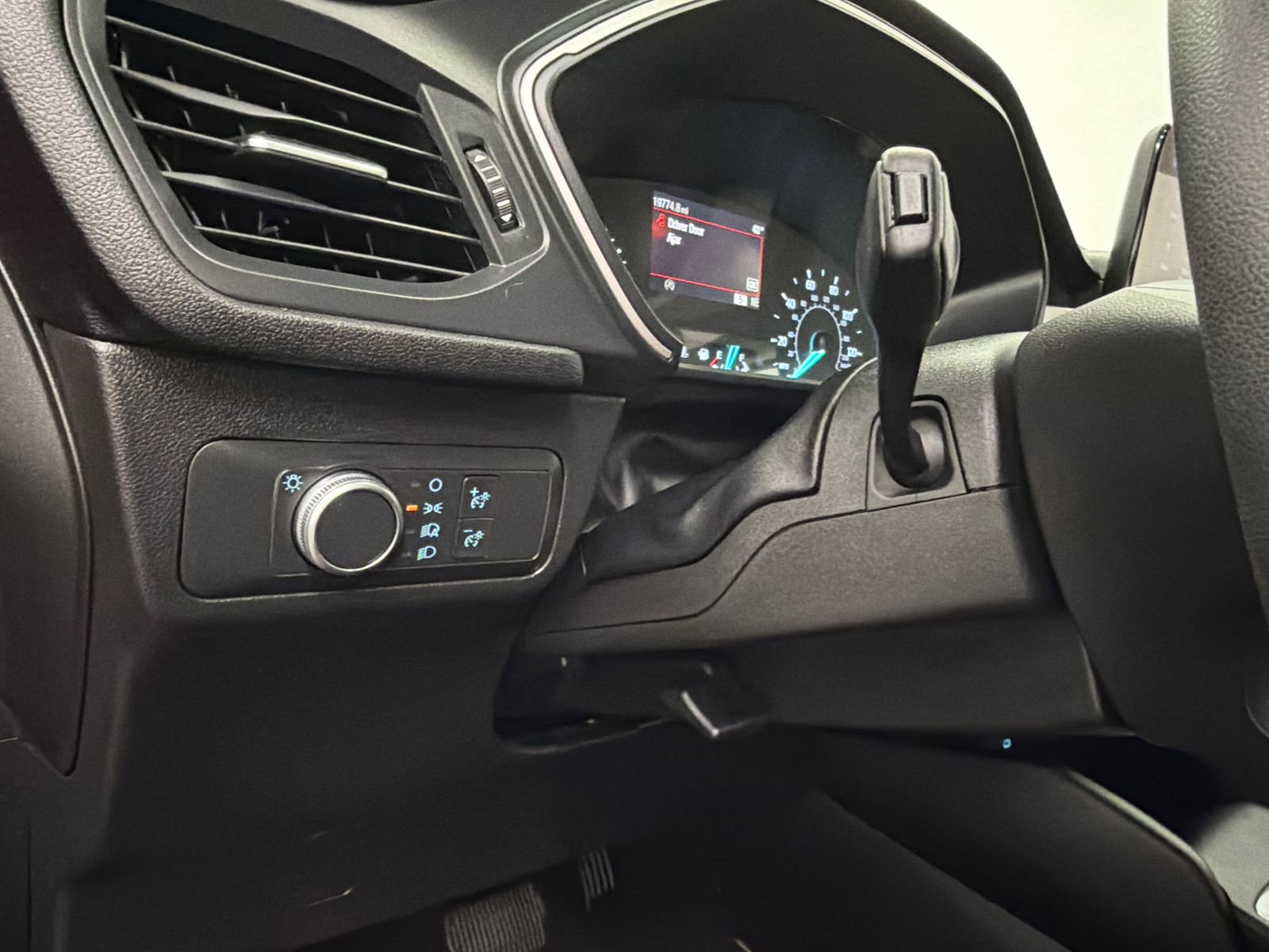 Used 2022 Ford Escape SE image 31