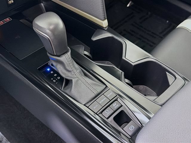 Used 2025 Toyota Camry SE FWD image 18