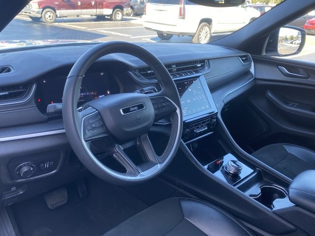 Used 2024 Jeep Grand Cherokee L Laredo image 12