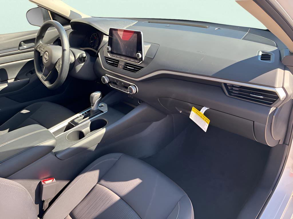 Used 2025 Nissan Altima 2.5 S image 12