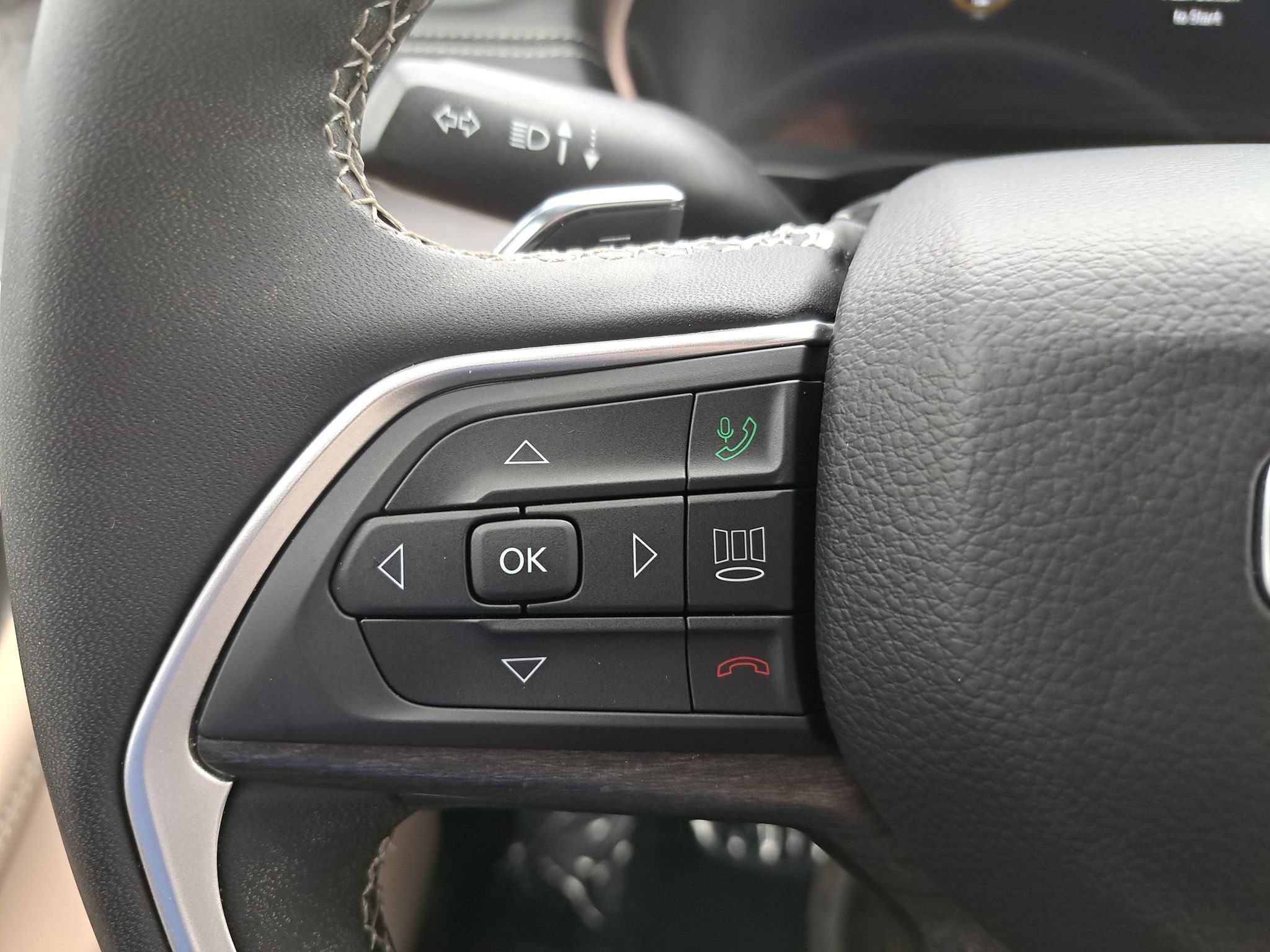 Certified 2025 Jeep Grand Cherokee Limited AWD/4WD image 18