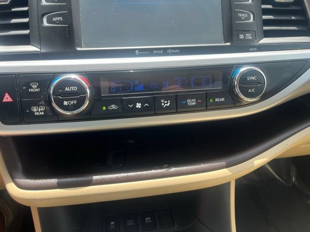 Used 2018 Toyota Highlander XLE AWD/4WD image 23