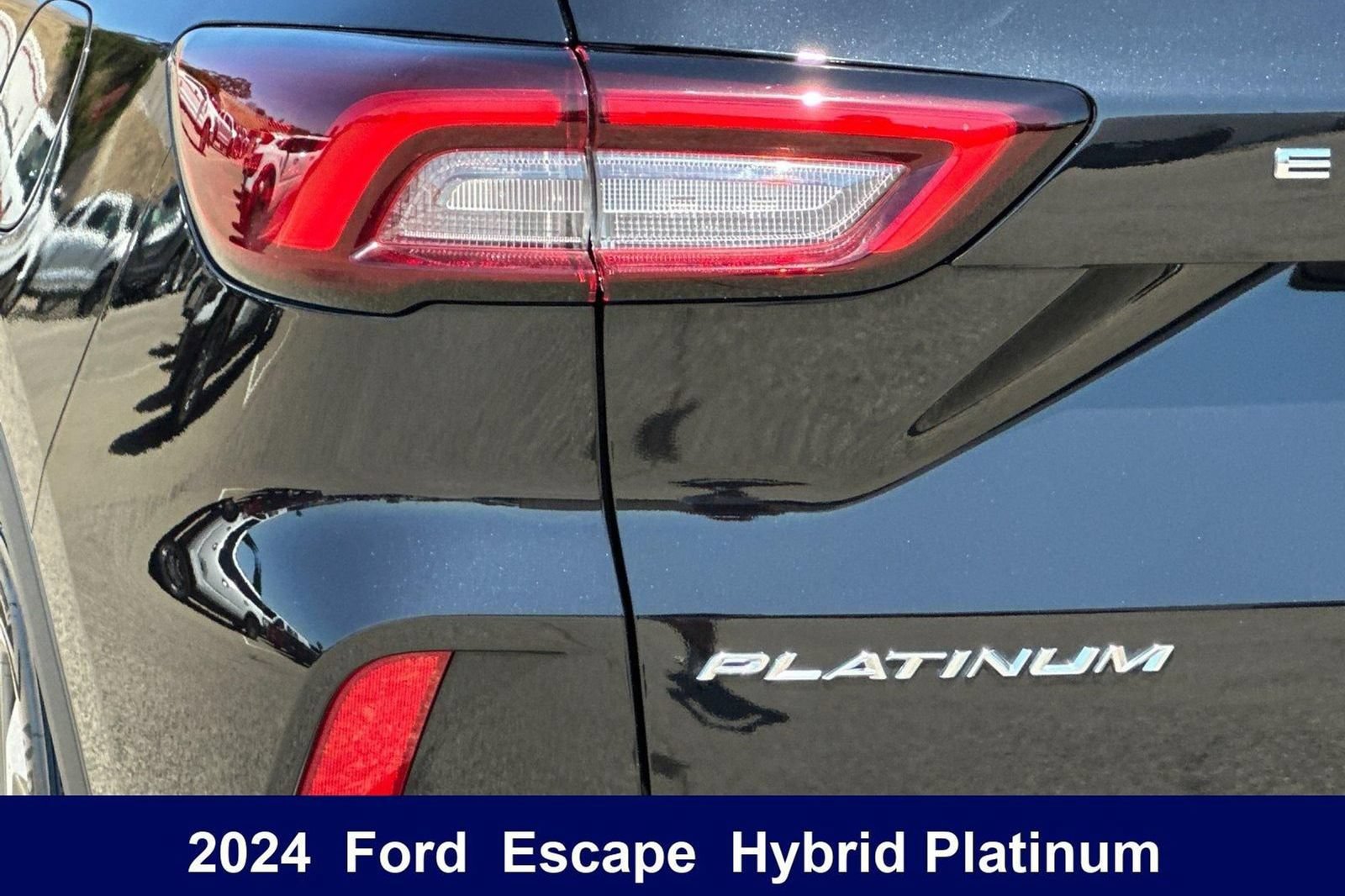 Used 2024 Ford Escape Platinum w/ Premium Technology Package AWD/4WD image 40