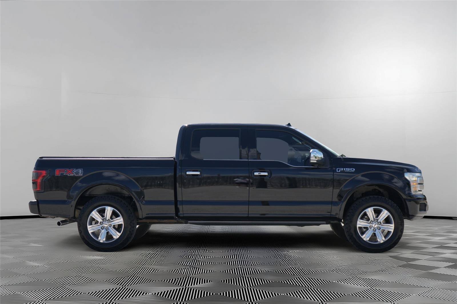 Used 2018 Ford F150 Platinum w/ Equipment Group 701A Luxury AWD/4WD image 4