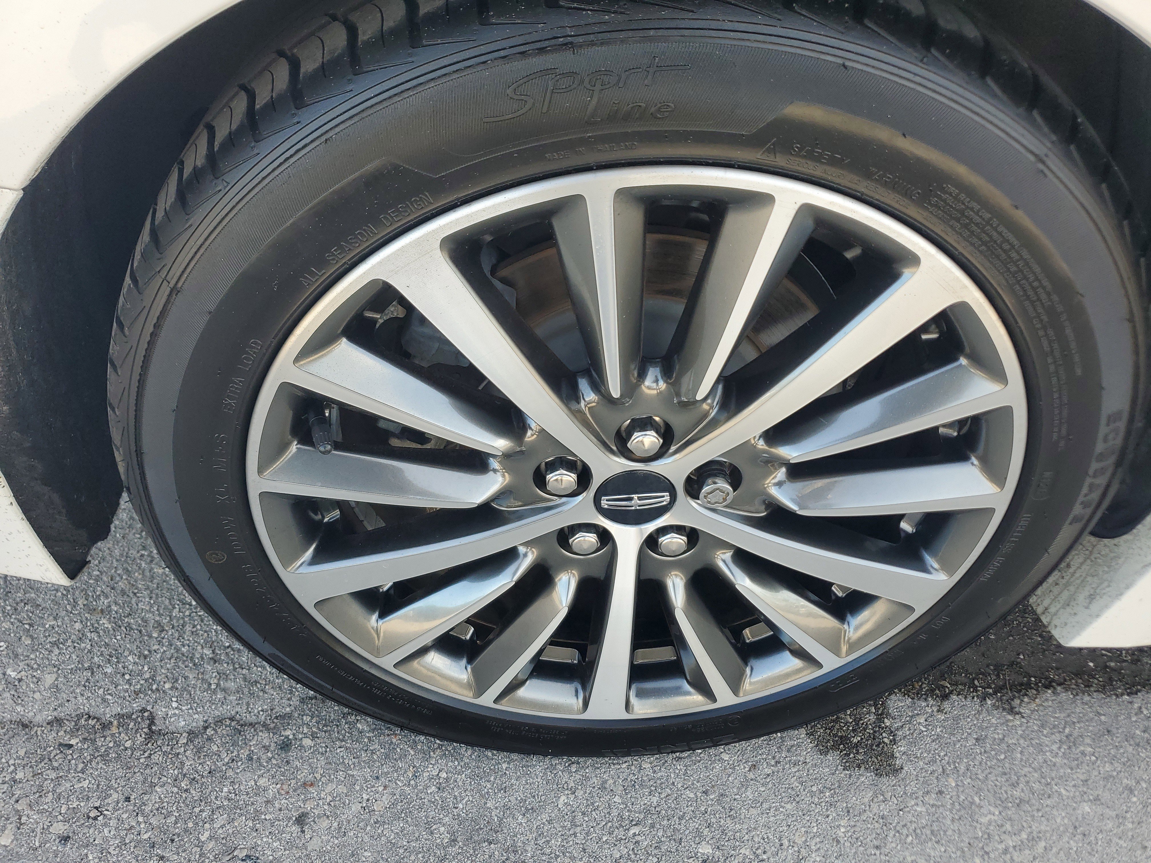 Used 2020 Lincoln MKZ image 28