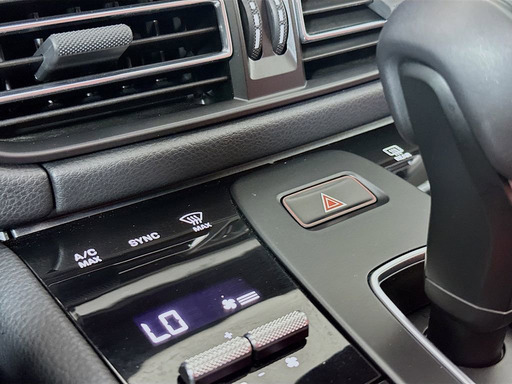 New 2025 Porsche Macan image 18