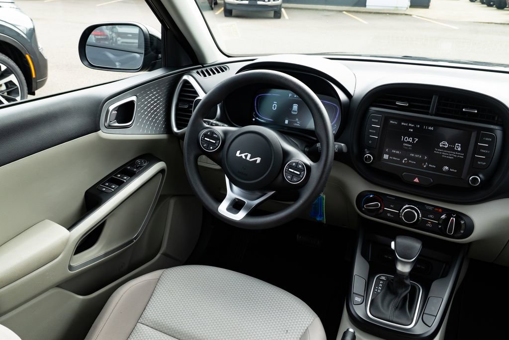 Used 2024 Kia Soul LX image 9