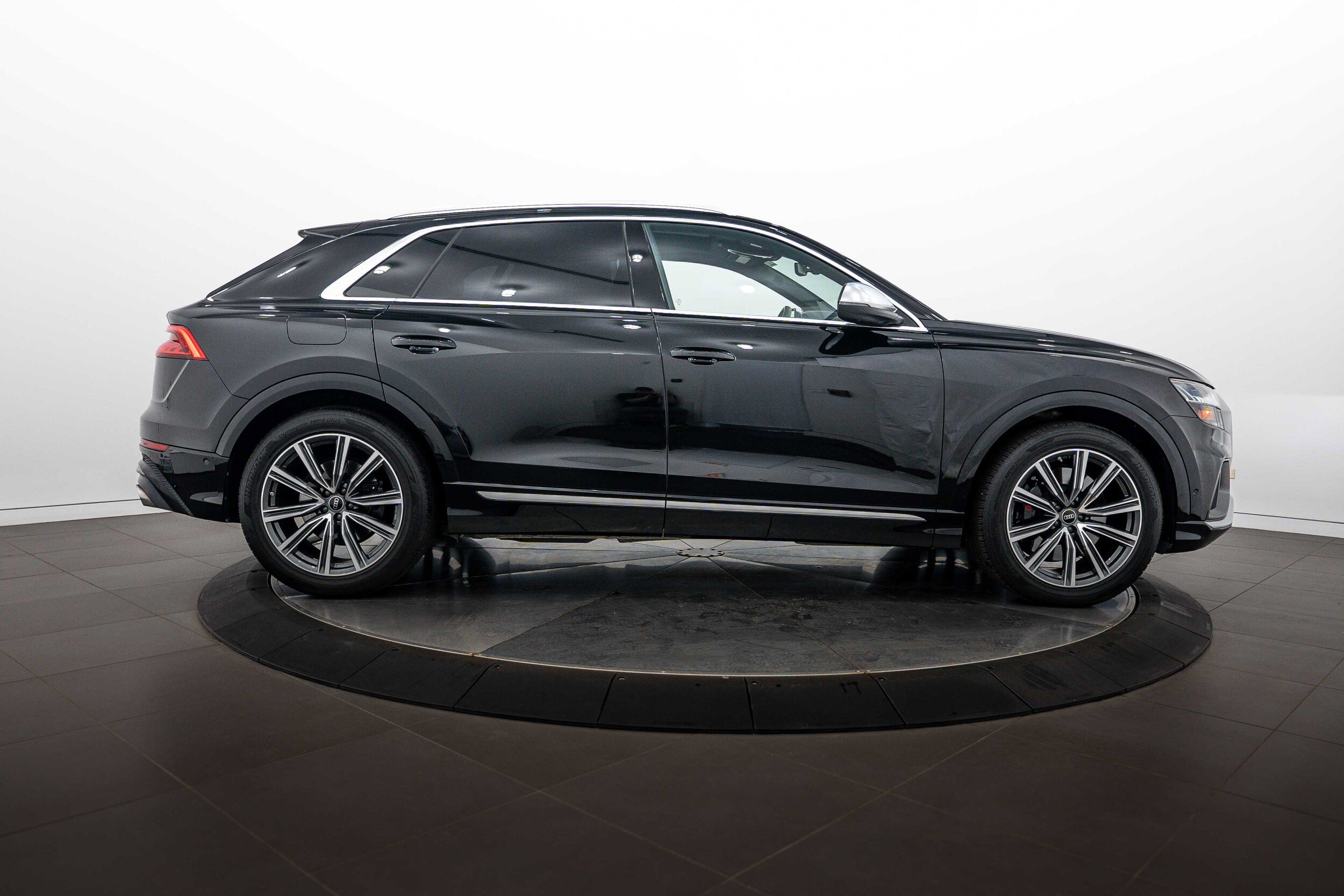 Certified 2023 Audi SQ8 Prestige AWD/4WD image 3