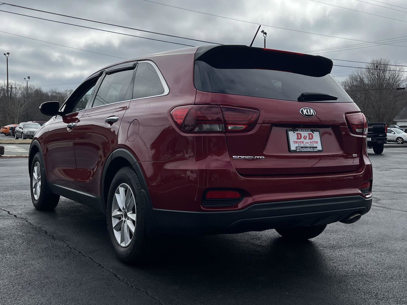 Used 2020 Kia Sorento LX image 3