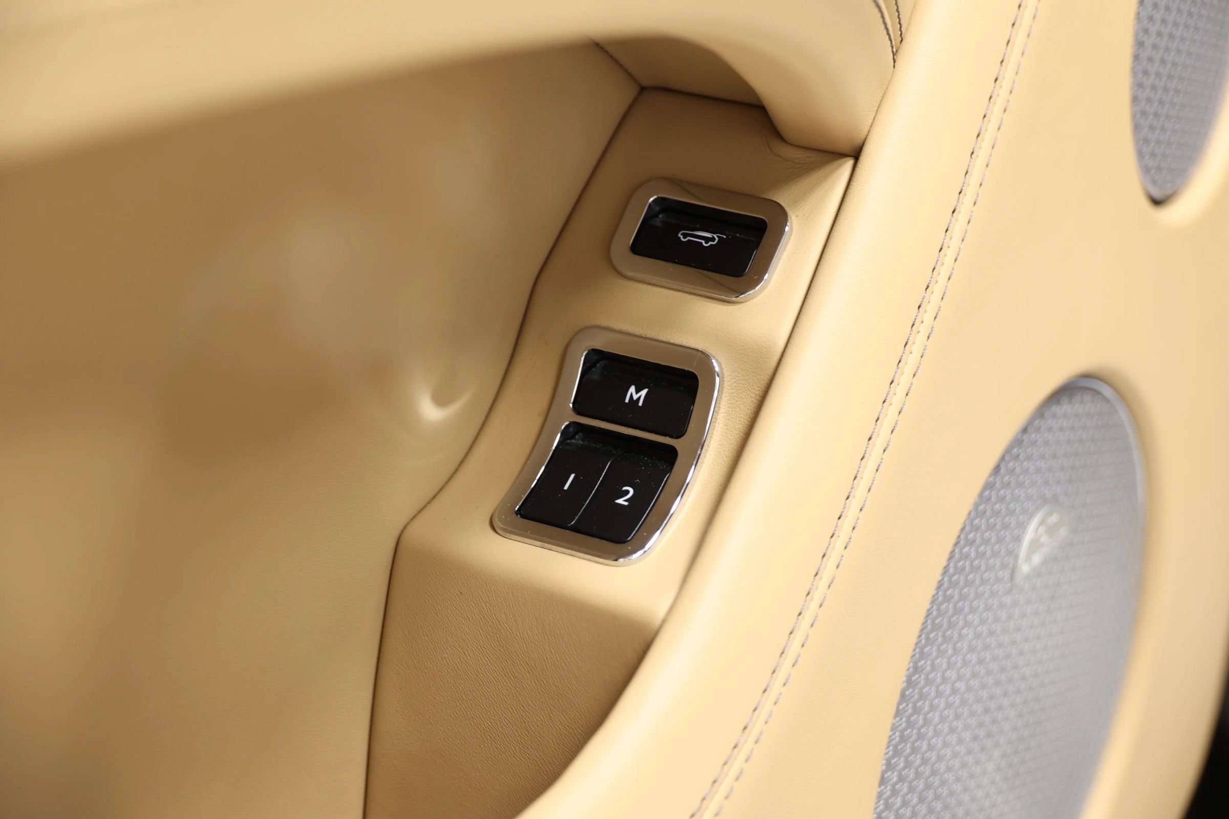 Used 2018 Bentley Bentayga AWD/4WD image 13
