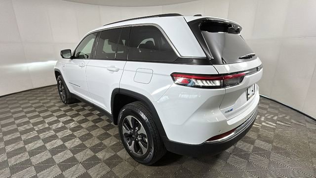 Used 2022 Jeep Grand Cherokee Limited 4xe w/ Luxury Tech Group II AWD/4WD image 5