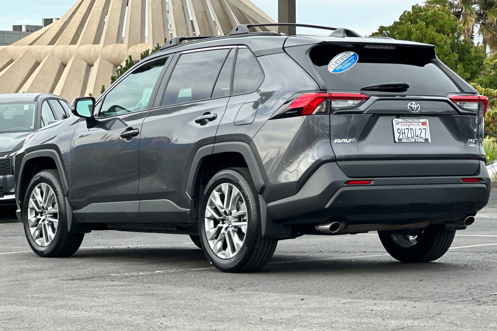 Used 2023 Toyota RAV4 XLE Premium image 8