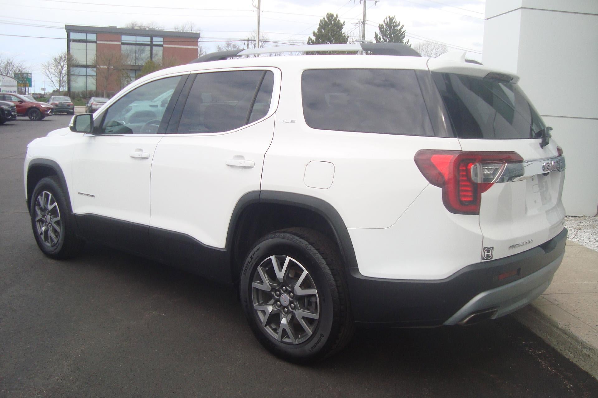 Certified 2023 GMC Acadia SLE w/ Driver Convenience Package AWD/4WD image 6