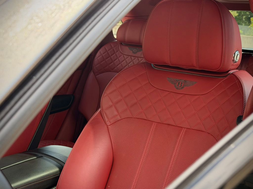 Used 2019 Bentley Bentayga AWD/4WD image 20
