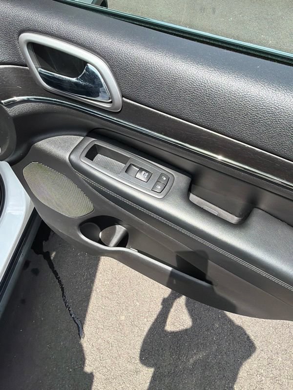 Used 2018 Jeep Grand Cherokee Limited AWD/4WD image 9