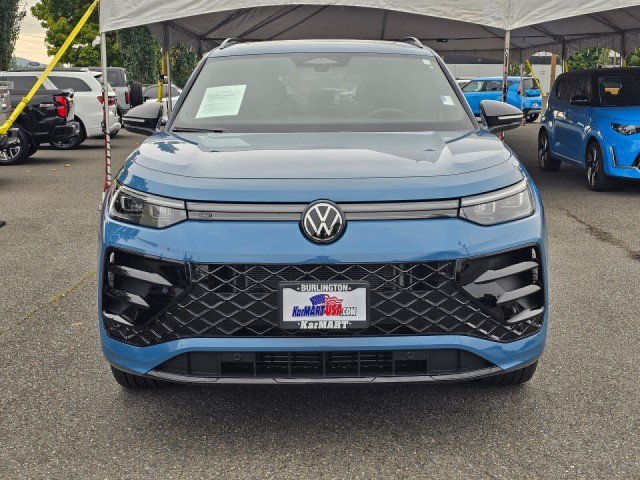 Used 2025 Volkswagen Tiguan SE R-Line AWD/4WD image 8