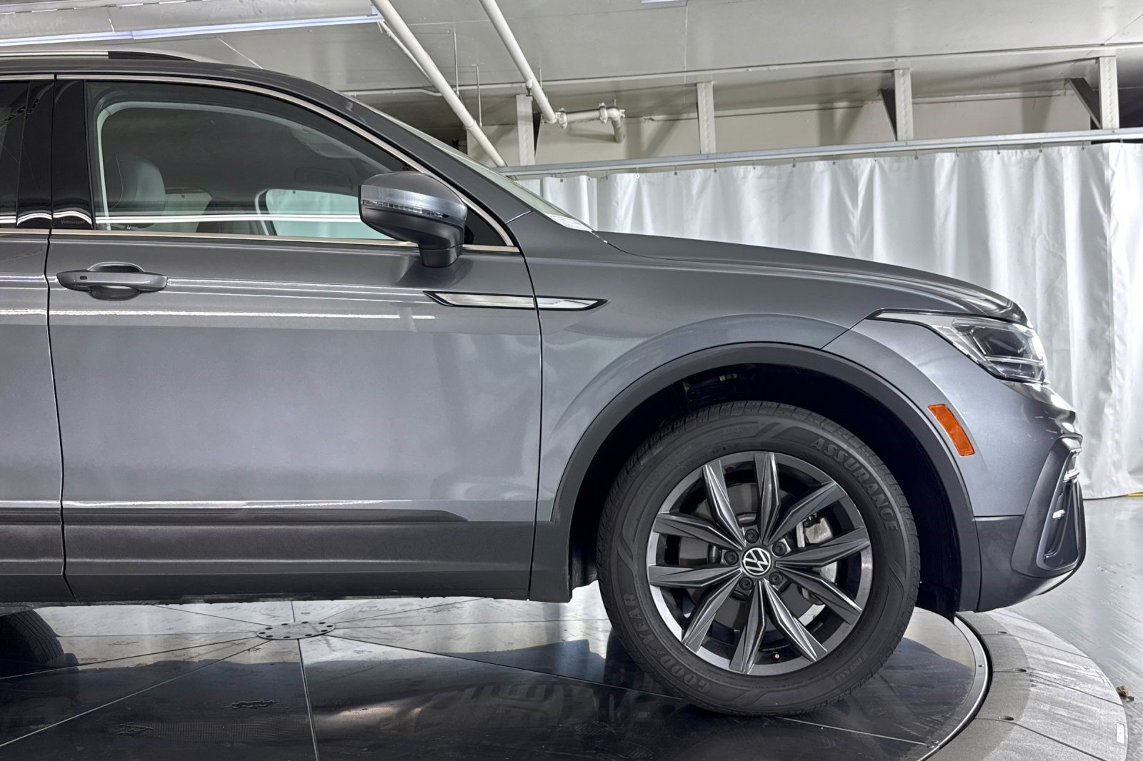 Used 2022 Volkswagen Tiguan SE FWD image 35