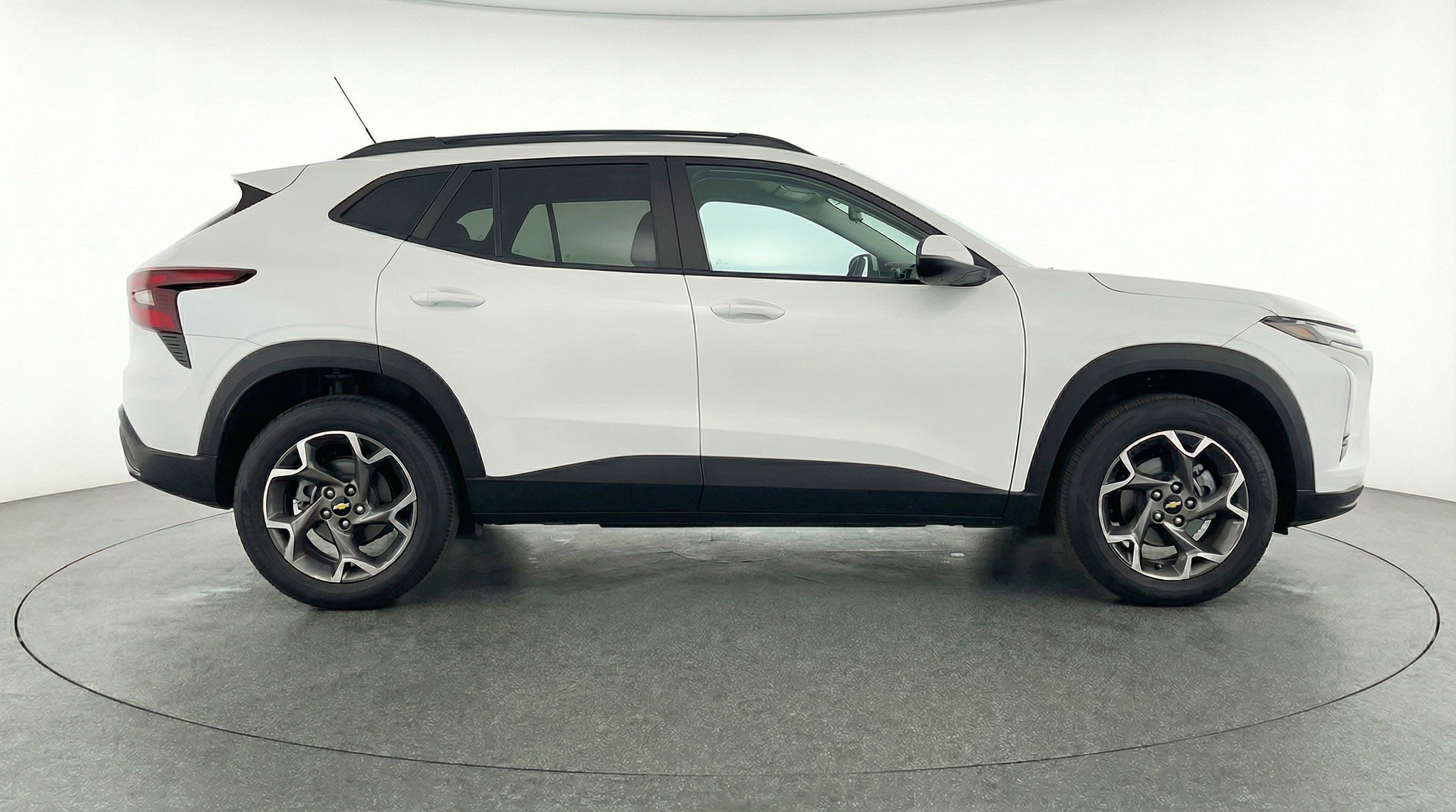Used 2025 Chevrolet Trax LT w/ LT Convenience Package image 11