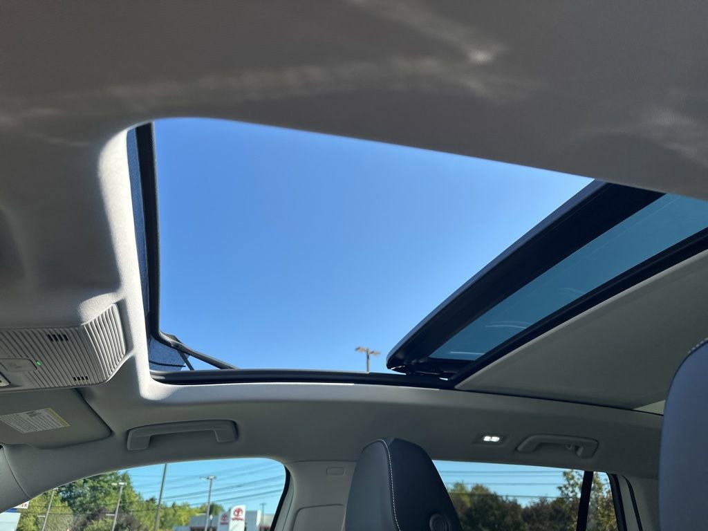 New 2025 Volkswagen Tiguan SE image 23