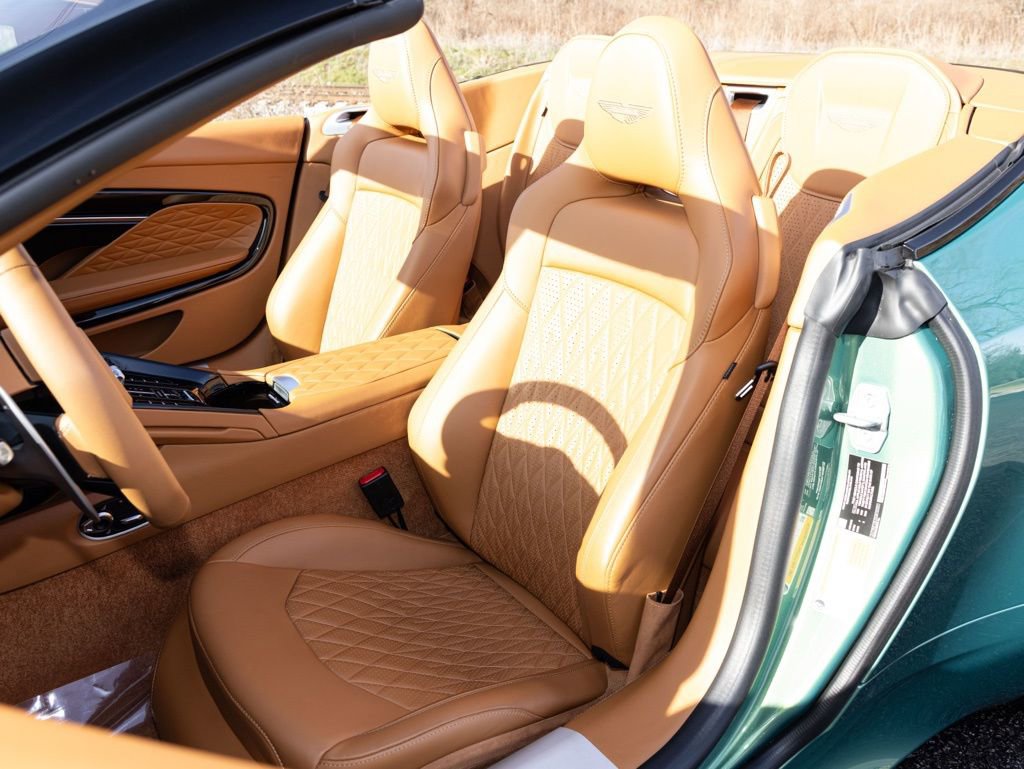 Used 2025 Aston Martin DB12 Volante image 3