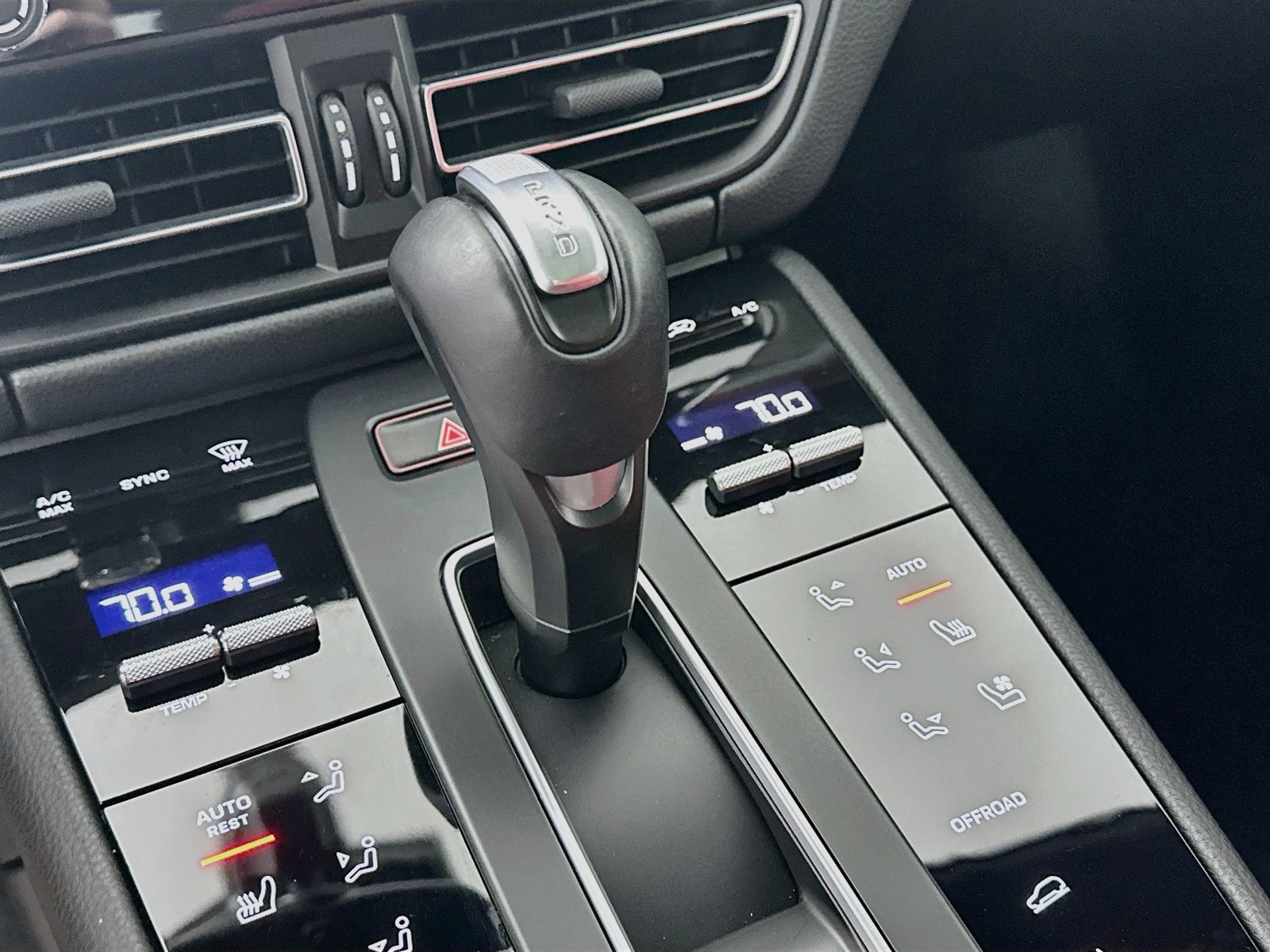 Used 2026 Porsche Macan AWD/4WD image 28