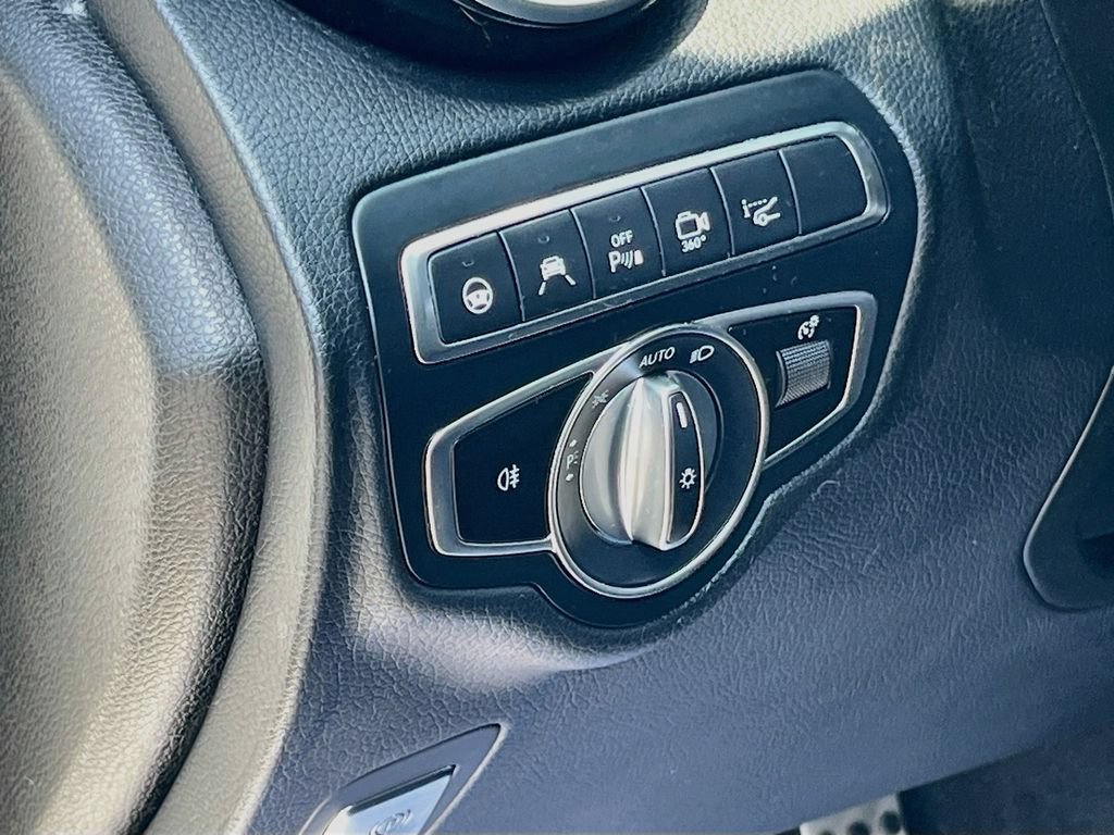 Used 2019 Mercedes-Benz GLC 300 4MATIC image 10