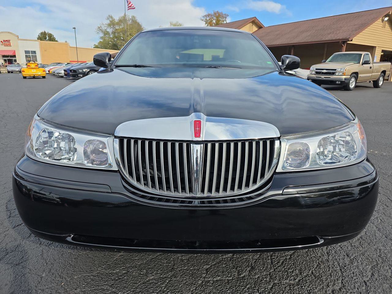 Used 1999 Lincoln Town Car Signature image 10