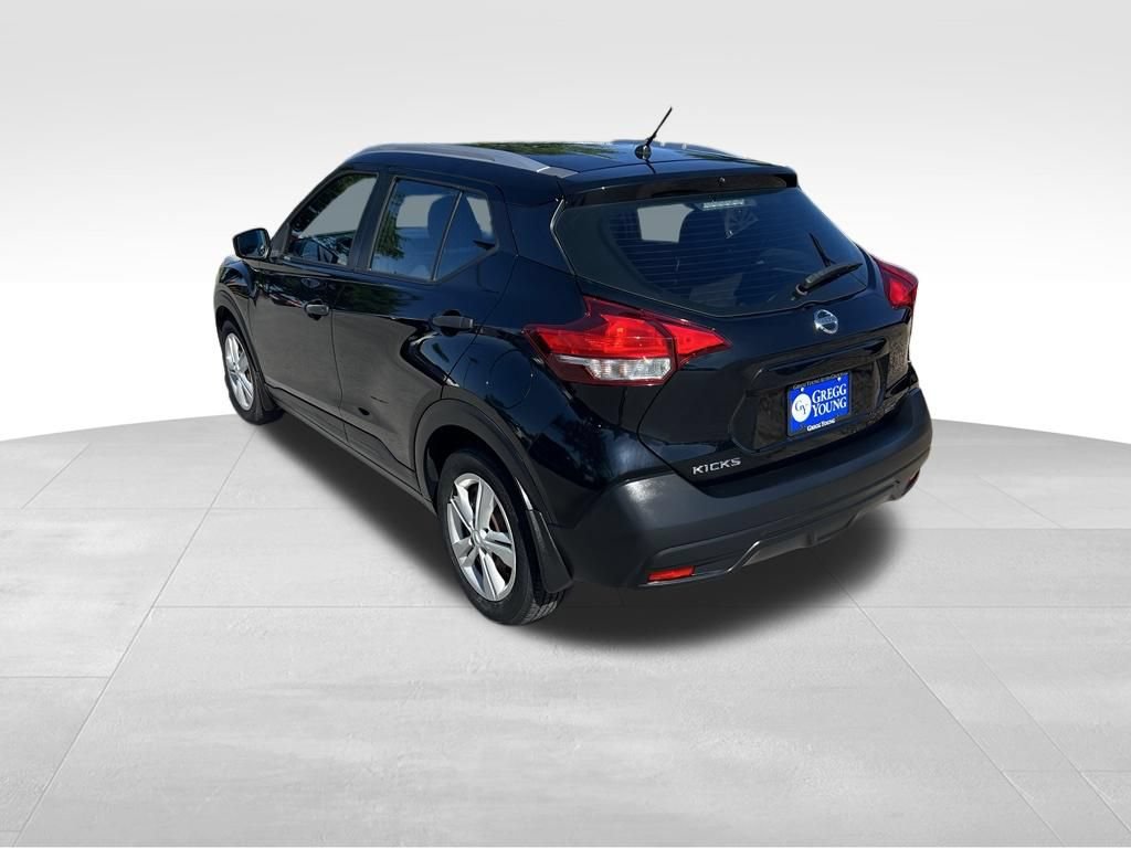 Used 2018 Nissan Kicks S FWD image 4