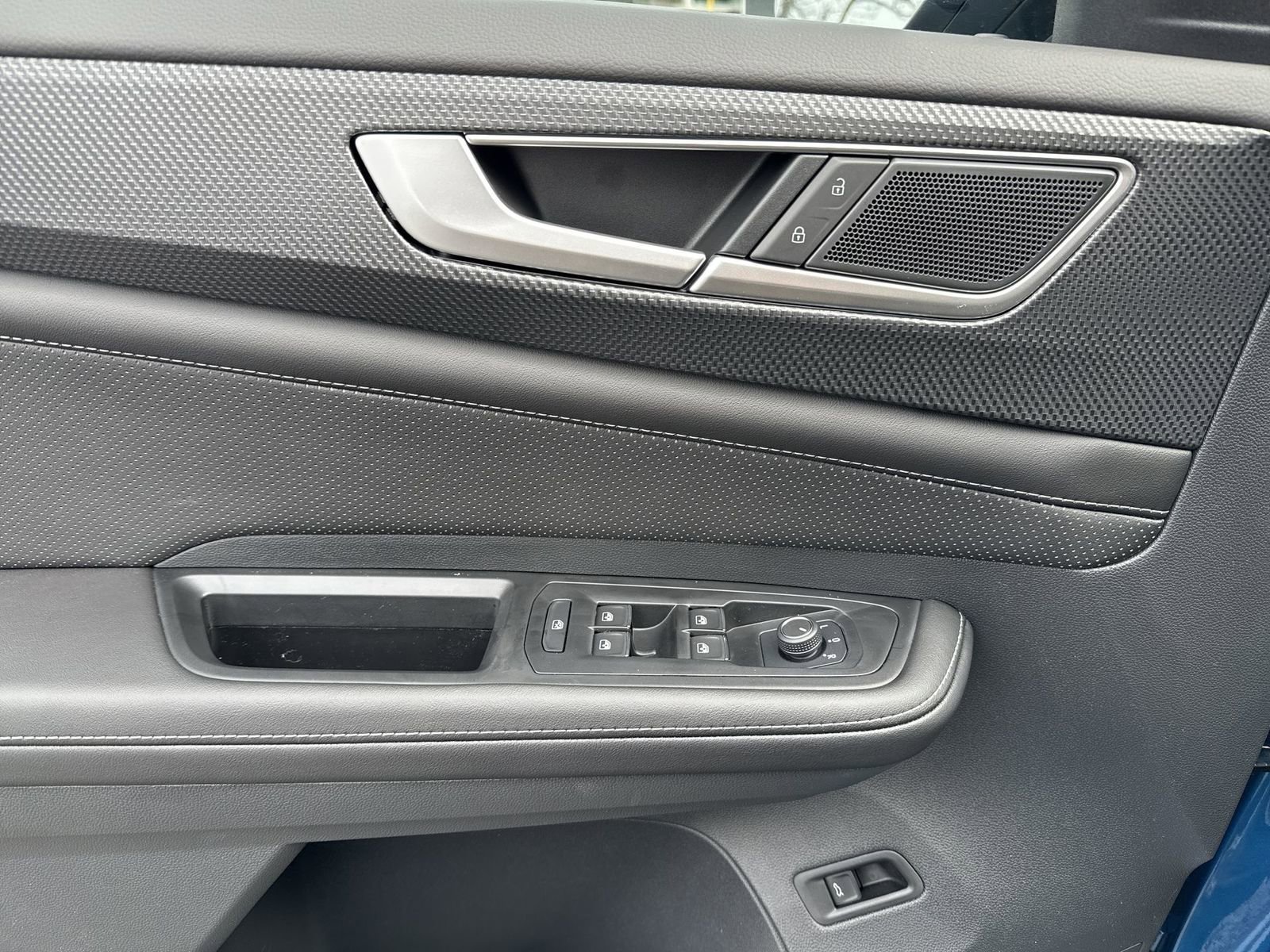 New 2025 Volkswagen Atlas Cross Sport SEL R-Line image 14