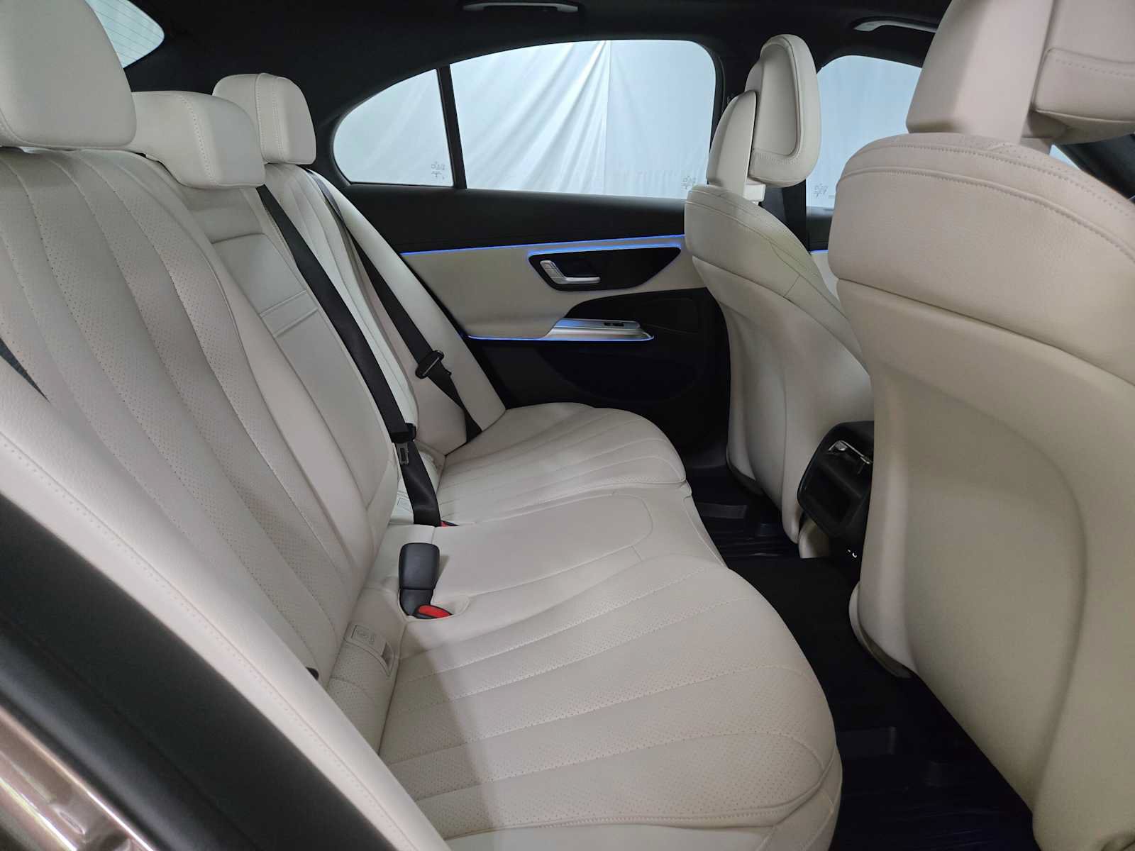 New 2027 Mercedes-Benz E 350 4MATIC Sedan image 12