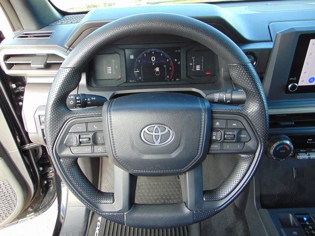Used 2025 Toyota Tacoma SR5 AWD/4WD image 15