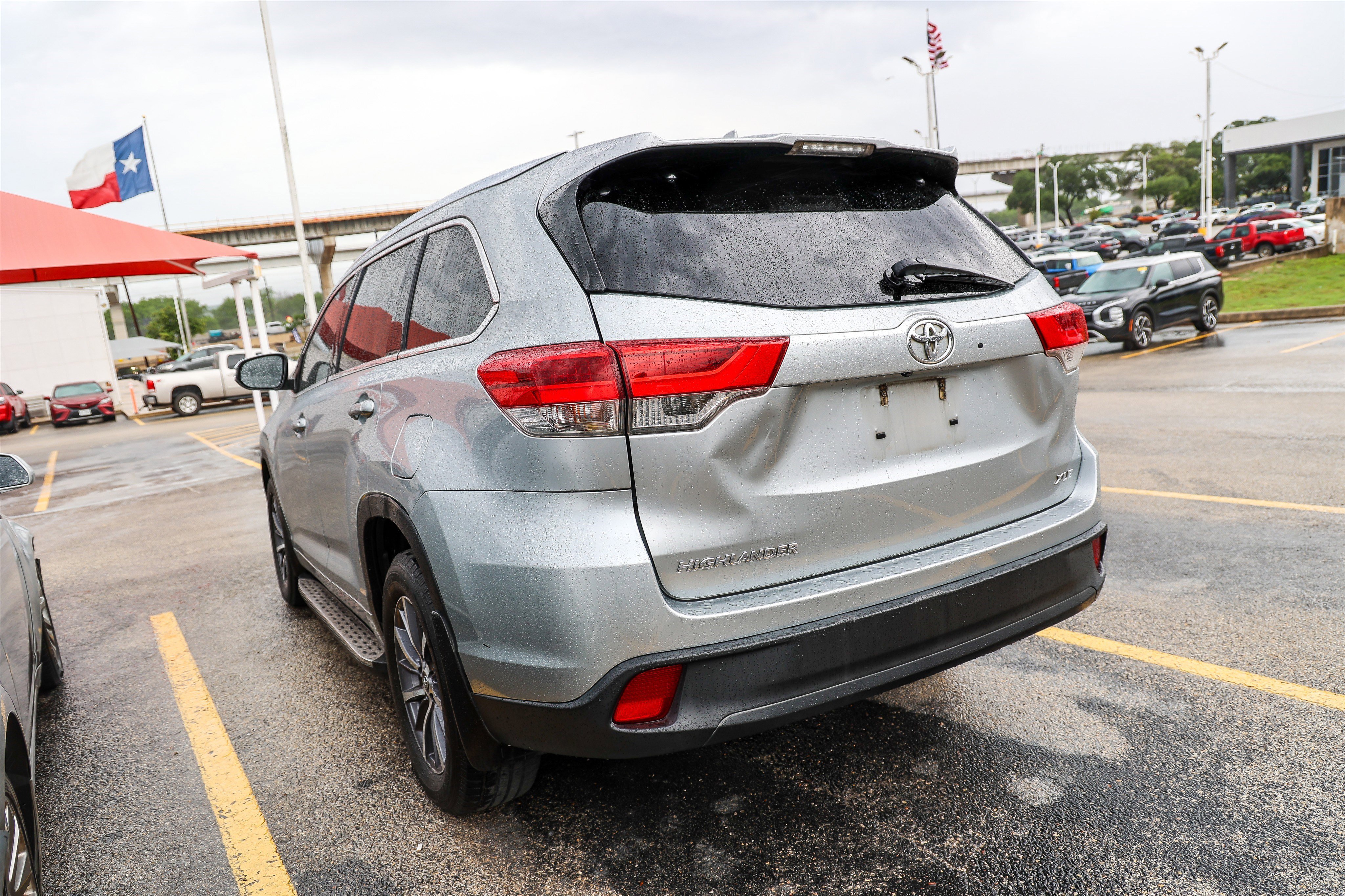 Used 2017 Toyota Highlander XLE FWD image 10