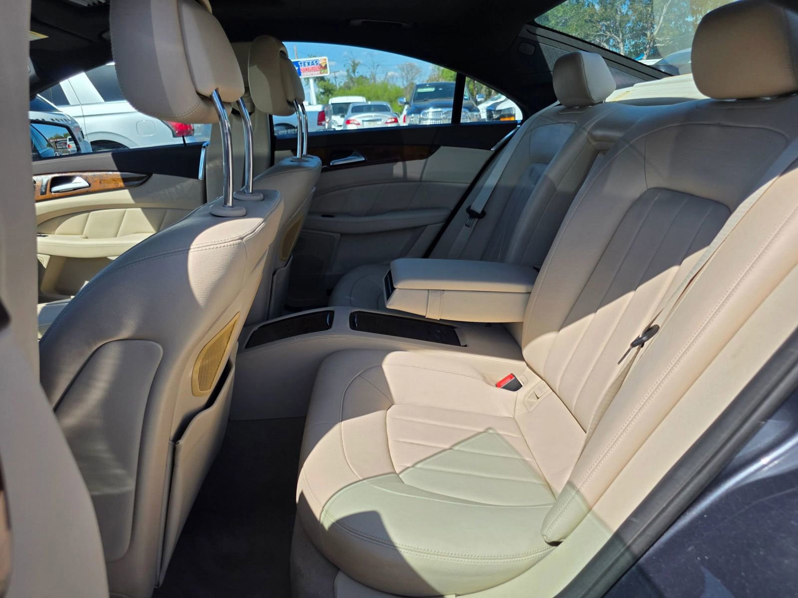 Used 2015 Mercedes-Benz CLS 400 w/ Premium 2 Package image 21