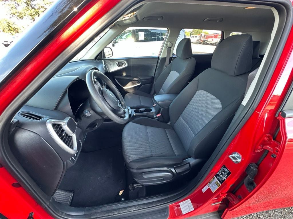 Used 2024 Kia Soul LX w/ Option Group 015 FWD image 8