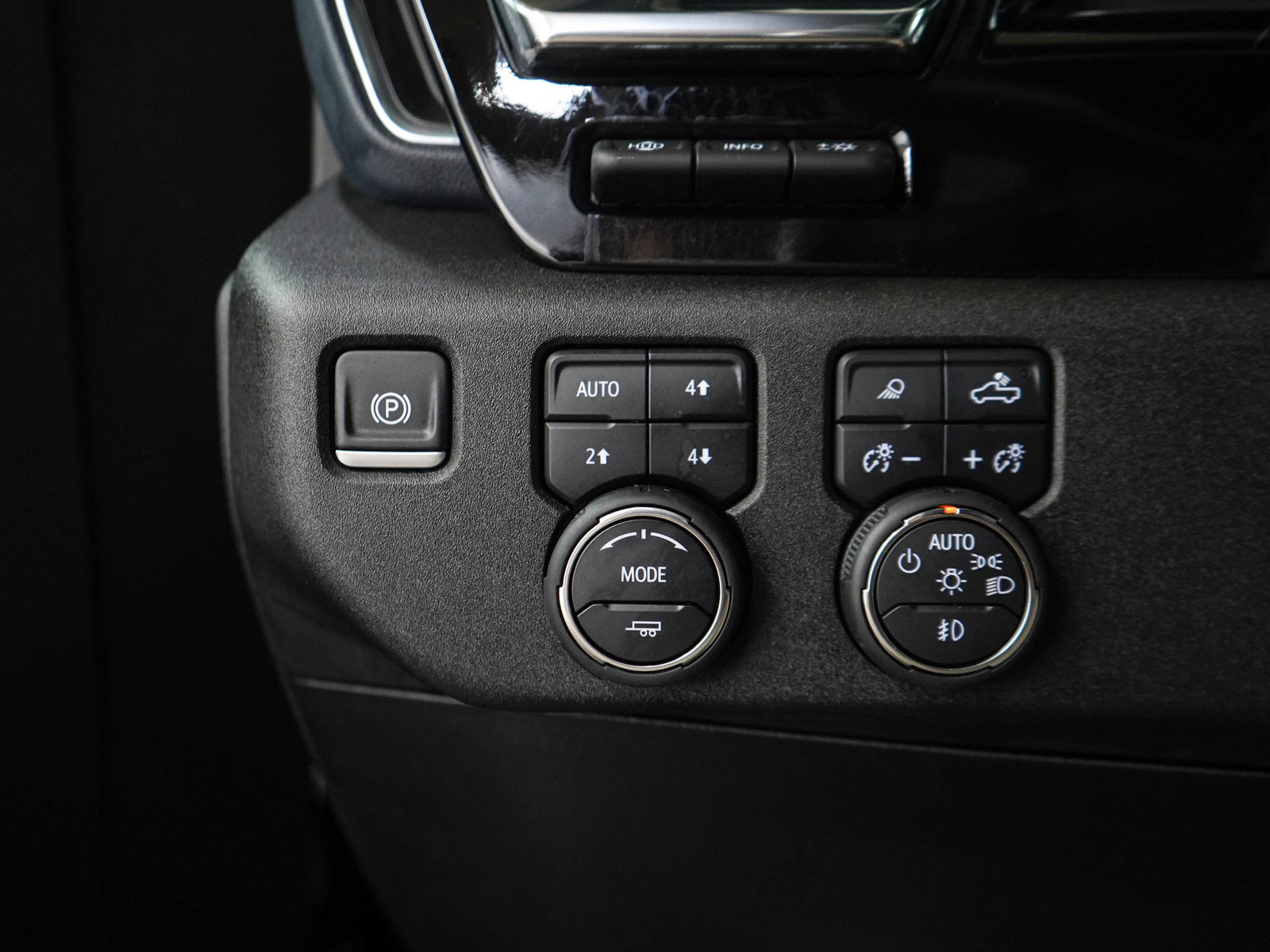 Used 2025 Chevrolet Silverado 1500 High Country w/ Technology Package AWD/4WD image 25