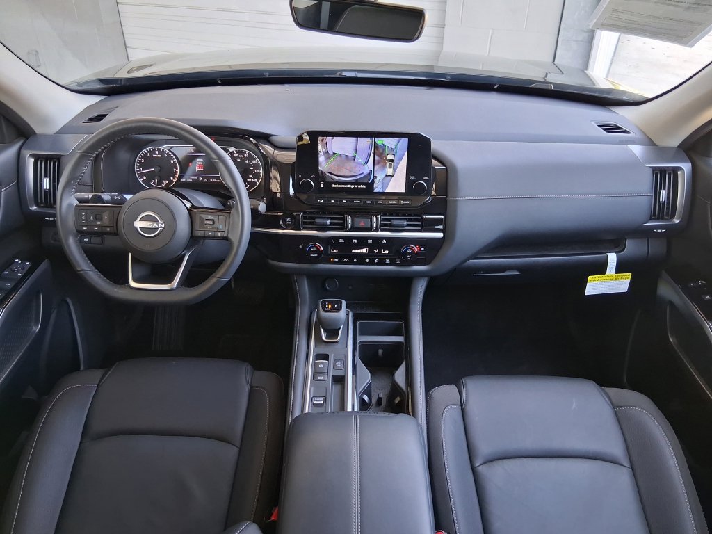 Used 2025 Nissan Pathfinder SL FWD image 9