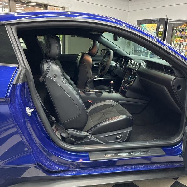 Used 2016 Ford Mustang Shelby GT350 w/ Technology Package image 11